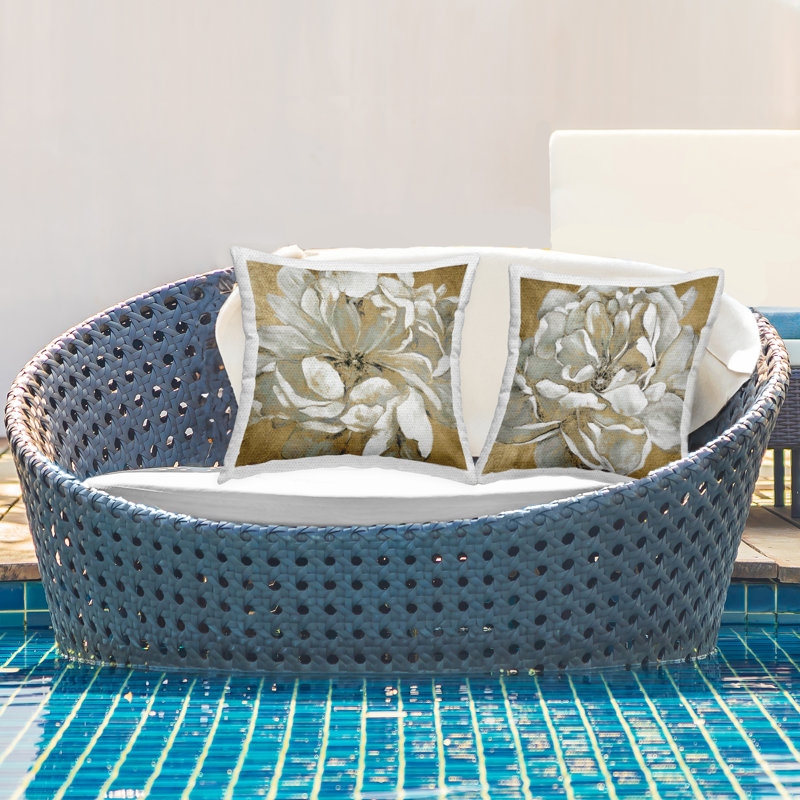 Ensemble de 2 coussins d'extérieur à imprimé fleuri moderne Stupell Industries Blooming White Florals par Carol Robinson