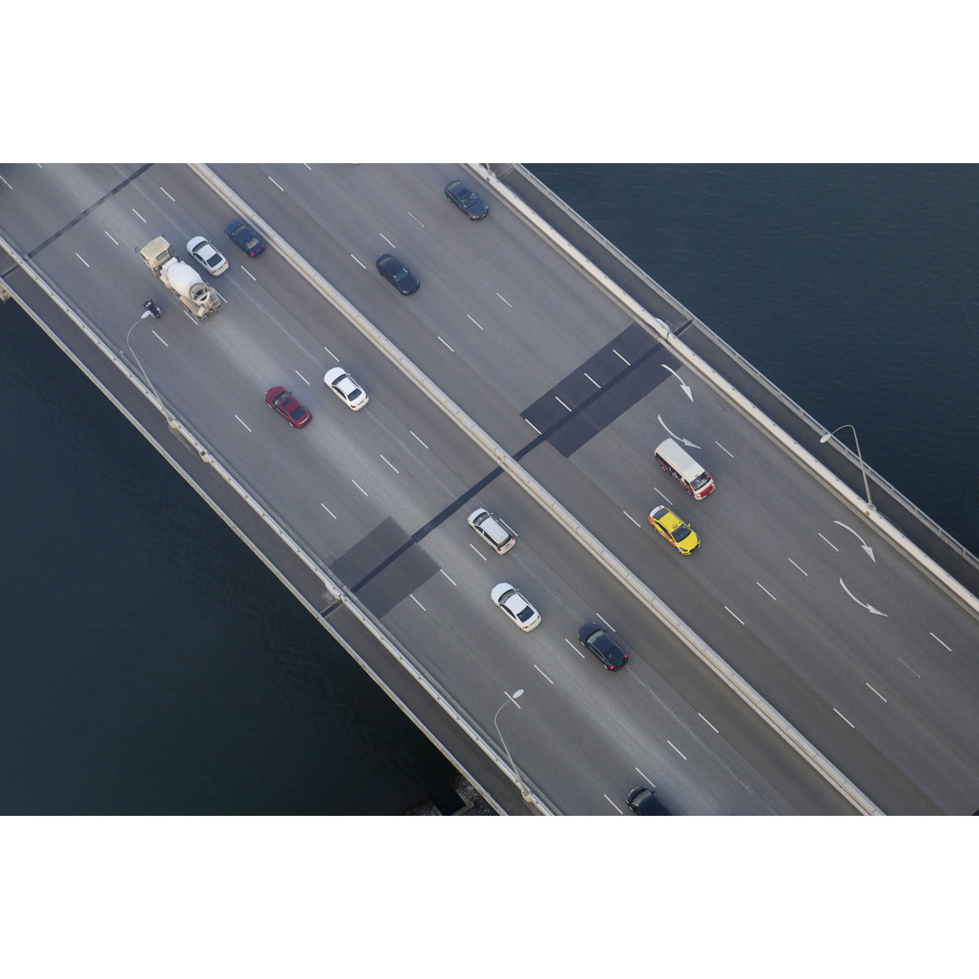 Blick auf die Fahrzeugbrücke über das Meer - Leinwandbild auf Leinwand