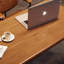 Bureau de direction rectangulaire à 3 tiroirs en bois massif brun noisette avec bureau-118614570