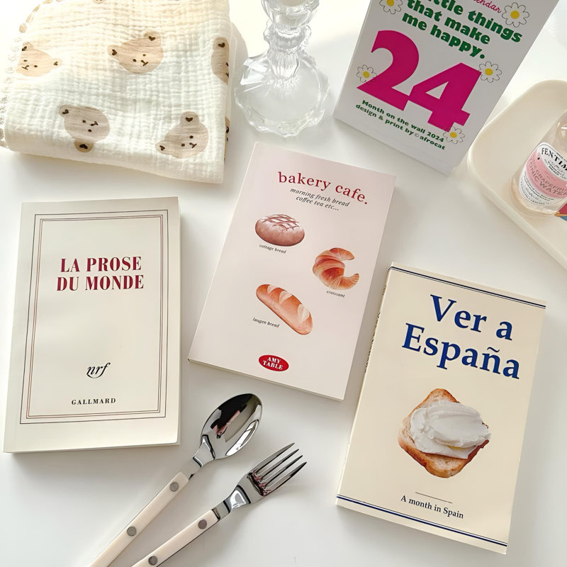 Élégant accessoire de faux livre pour décor de studios et de maisons modèles