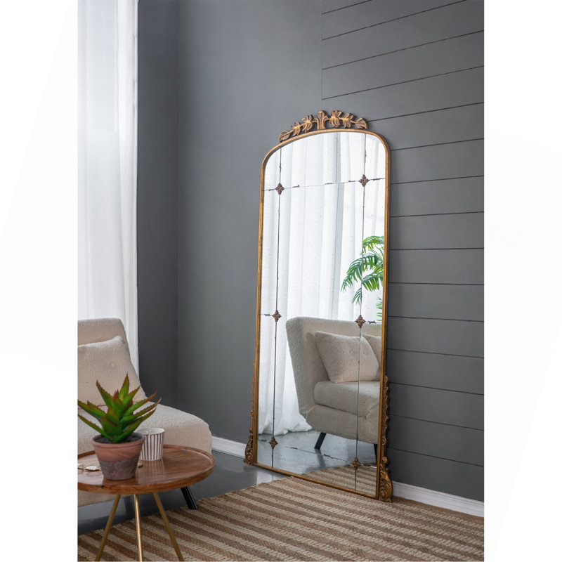 Miroir pleine grandeur avec cadre en métal doré antique pour la chambre à coucher et le salon