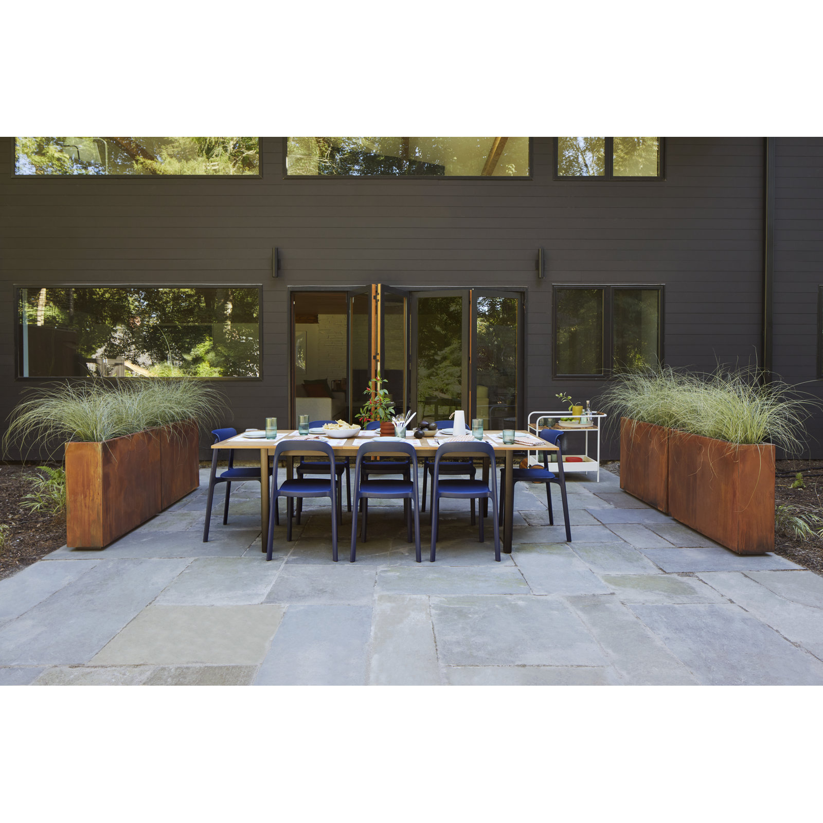 Aundraya 70.8'' Extendable Outdoor Dining Table