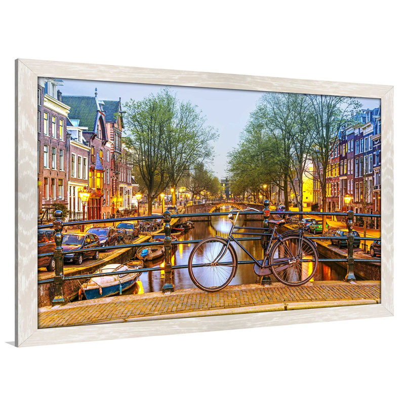 «Amsterdam Bicycle», reproduction de photo encadrée, H 33,5 po x l 49,5 po x P 1 po, Cadre crème délavé