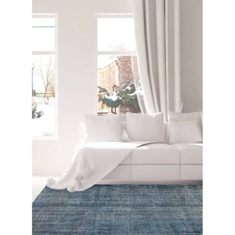 Tapis bleu foncé à transition de couleur 5 pi 1 po x 8 pi 2 po