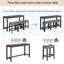 Ensemble de table de bar moderne 4 pièces avec canapé avec prise de courant intégrée derrière le canapé et 3 tabourets rembourrés Structure en métal robuste gris foncé pour le salon, la salle à manger et le bureau personnel