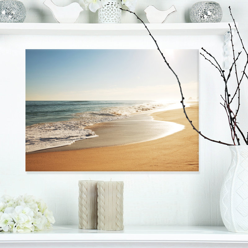 «Large Seashore with Crystal Waters Modern Beach», reproduction de photo sur toile tendue, H 20 po x l 20 po x P 1 po