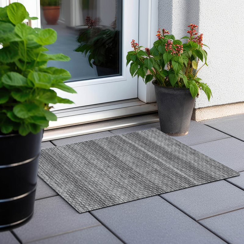Tapis gris intérieur / extérieur lavable en machine Christain ACN1422, Rectangle 1 pi 8 po x 2 pi 6 po
