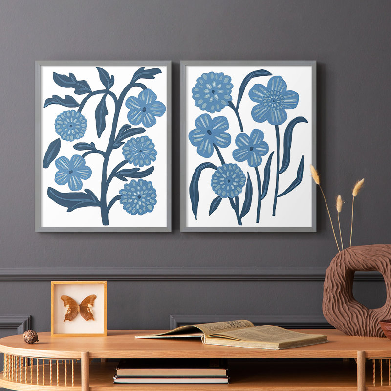 «Blue Folk Florals I», reproduction encadrée de qualité supérieure - prête à être accrochée - aucun clou requis - aucun clou requis