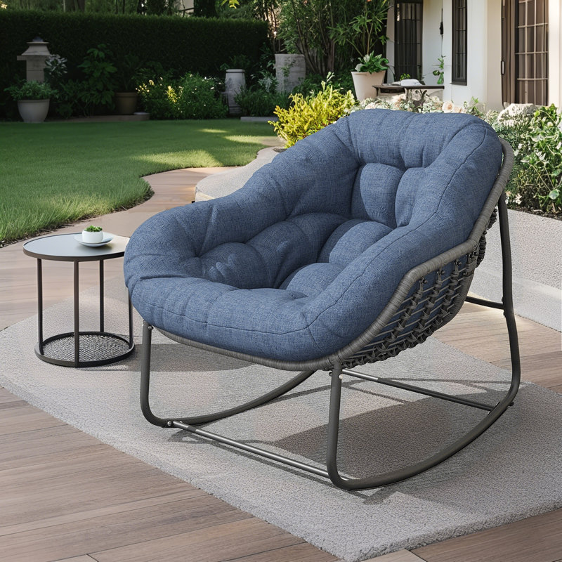 Chaise berçante en rotin avec revêtement intérieur / extérieur Keylli, Marine