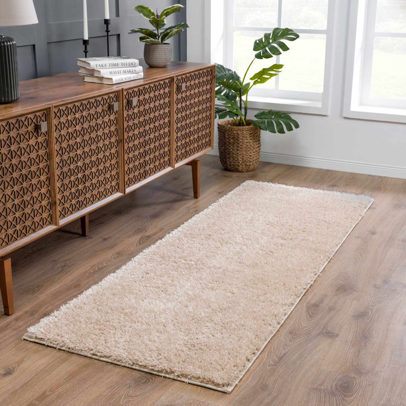 Tapis beige en polyester tissé à la machine Cristiona, Tapis de couloir 2 pi 7 po x 7 pi 3 po