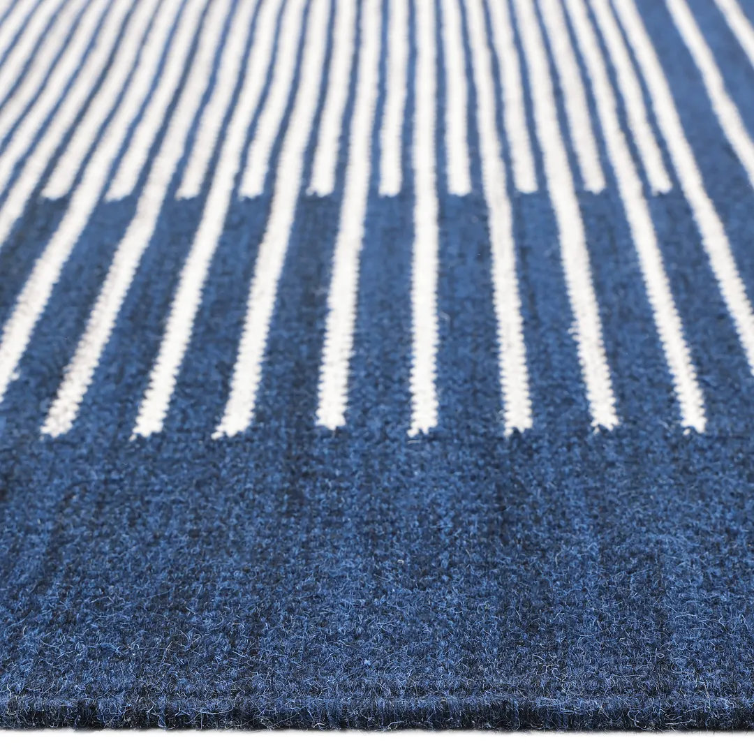 Nevins Handmade Navy/White Rug, Rectangle 8' x 10'