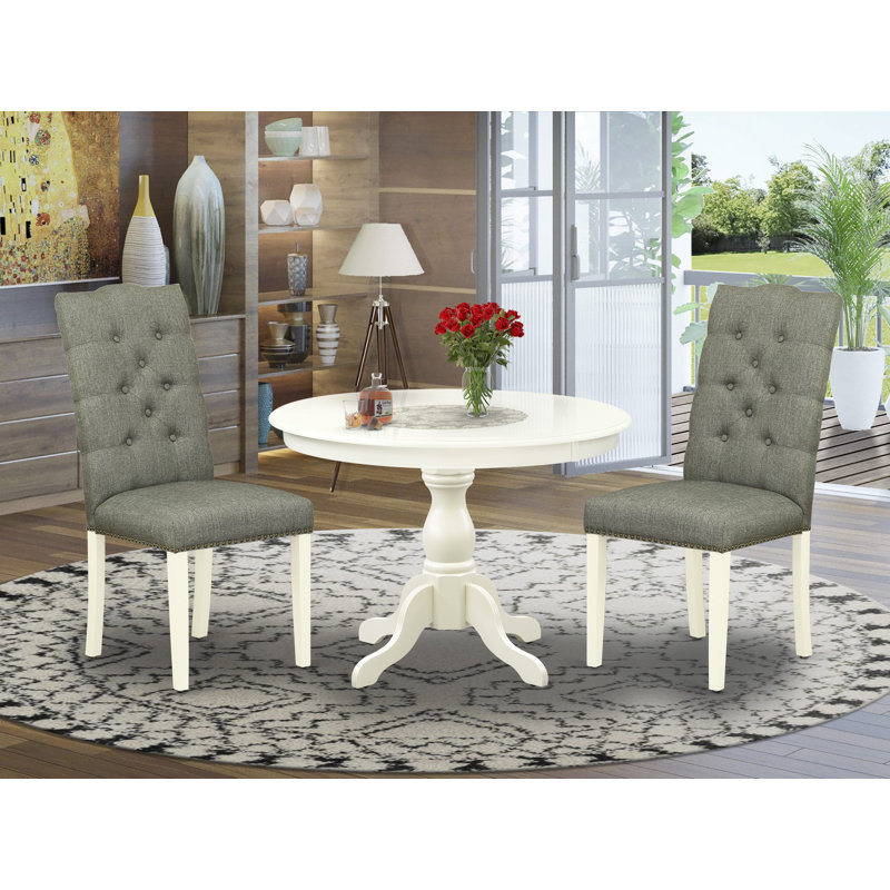 L'ensemble de 3 tables de salle à manger modernes comprend une table ronde en bois avec un piédestal et 2 chaises Parson rembourrées en tissu gris, blanc lin