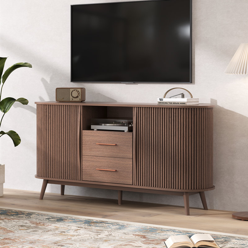 Buffet avec rangement, table de chevet moderne Mid-Century de 63 po avec portes, tiroirs et tablette, armoire cannelée avec pieds en bois massif pour la cuisine, le salon, l'entrée, le noyer