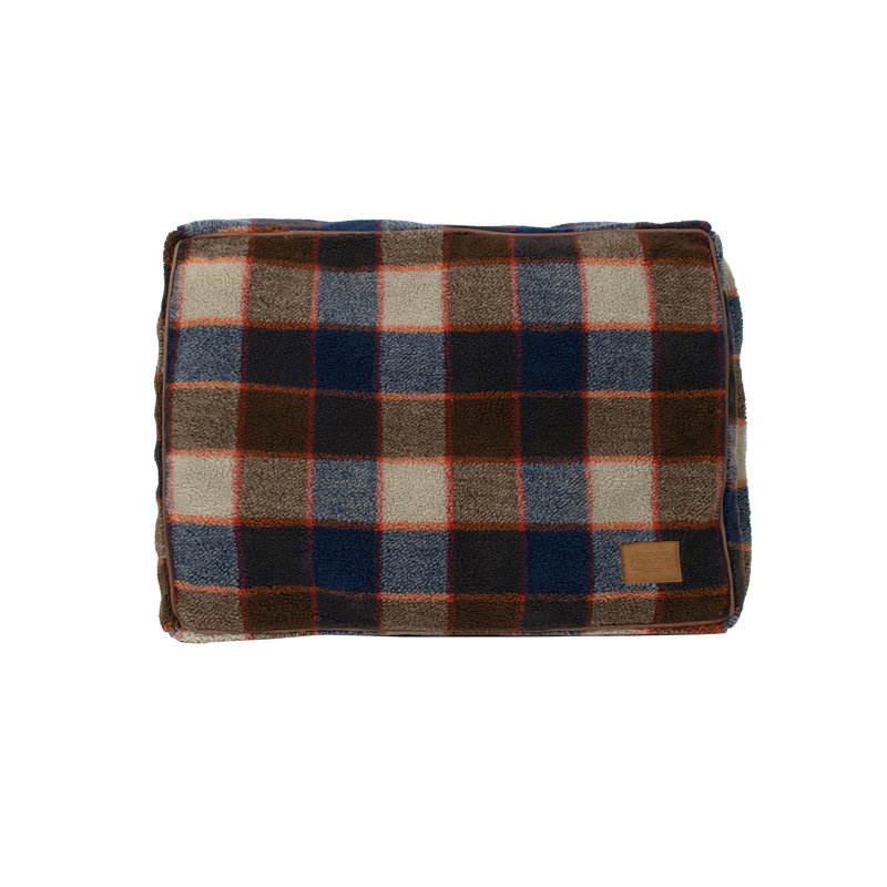 Pendleton Pet Napper, Small (28"w x 20"d x 4"h), Mountain Plaid
