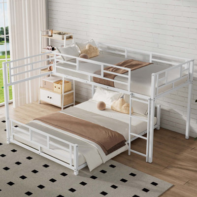 Lit superposé simple au dessus d'un lit double en métal en forme de L, blanc