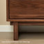 Commode en bois massif de style moyen