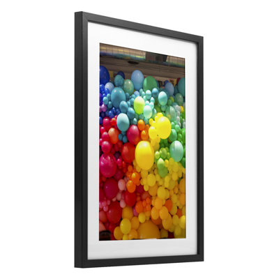 Impression de ballons colorés animés sous verre, conception par Lish Creative