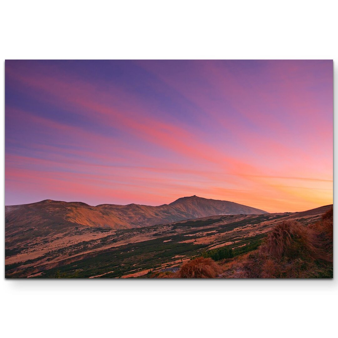 Leinwandbild Sonnenaufgang über einer Gebirgslandschaft