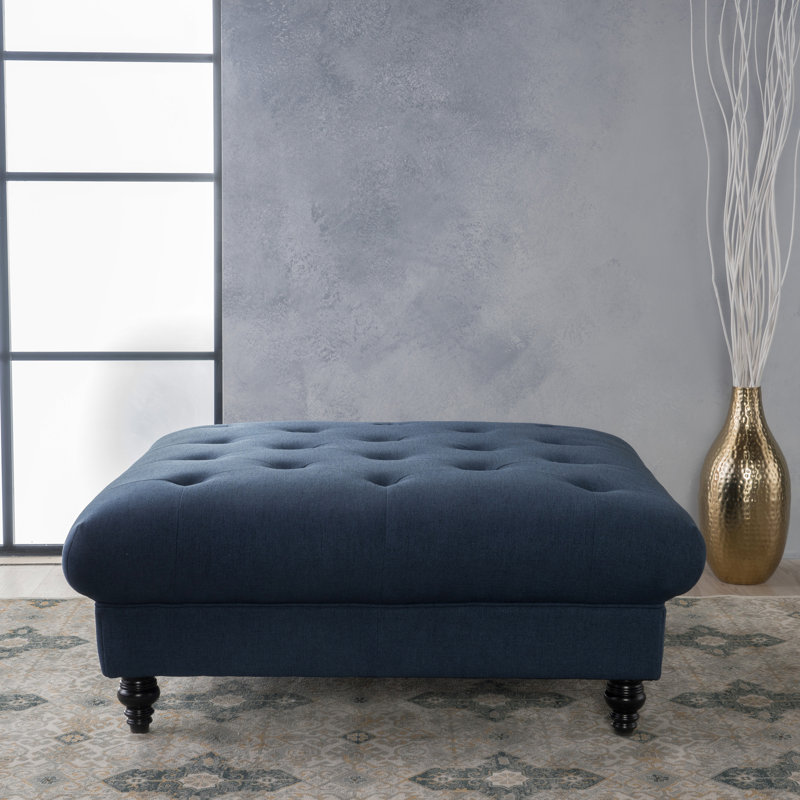 Kd - Bleu marine avec un tissu lisse au design simple