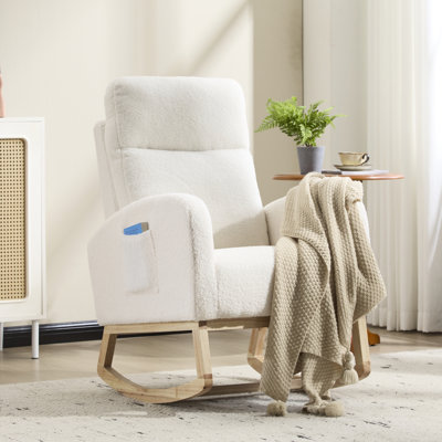 Fauteuil confortable avec mousse haute densité, bascule douce, poche latérale, blanc, idéal pour un appartement ou une chambre d'enfant. Structure en contreplaqué massif, revêtement souple et relaxant.