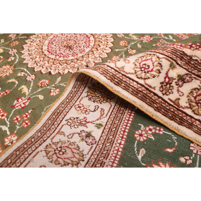 Tapis vert 300L en soie 2 pi 7 po x 8 pi 0 po