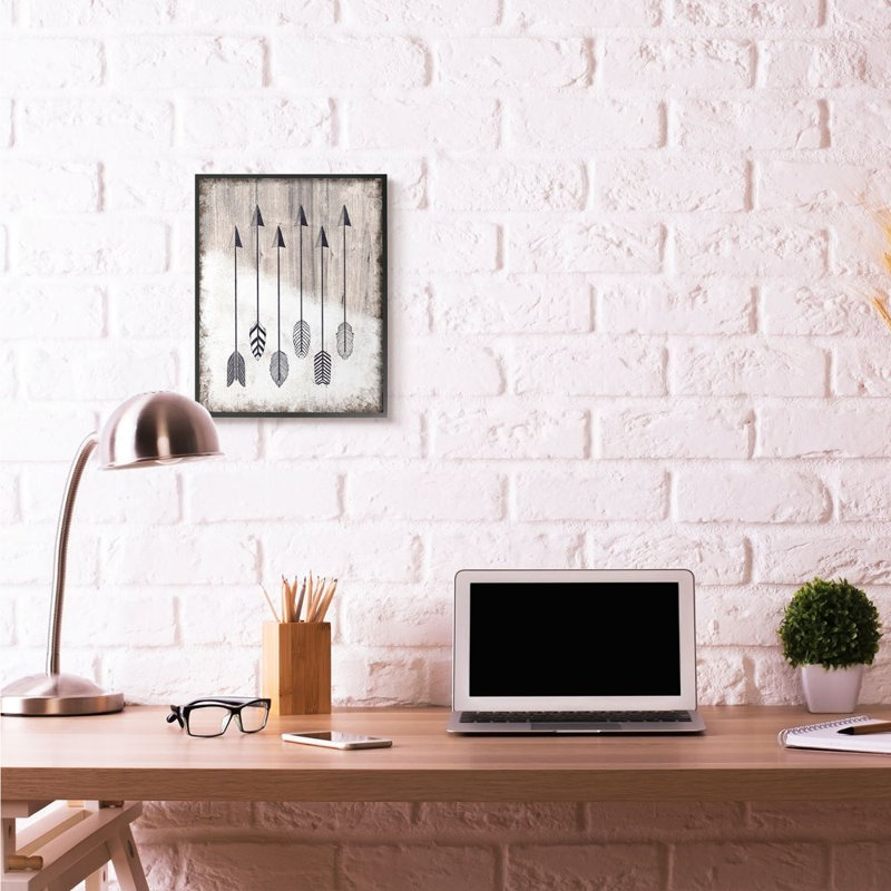 «Tribal Arrow Feather Motif noir et blanc» par Ziwei Li, impression, H 20 po x l 16 po x P 1,5 po, Cadre noir