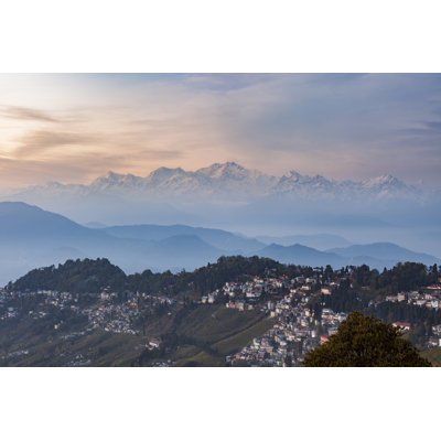 Kanchenjunga avec Darjeeling Town par Wichits