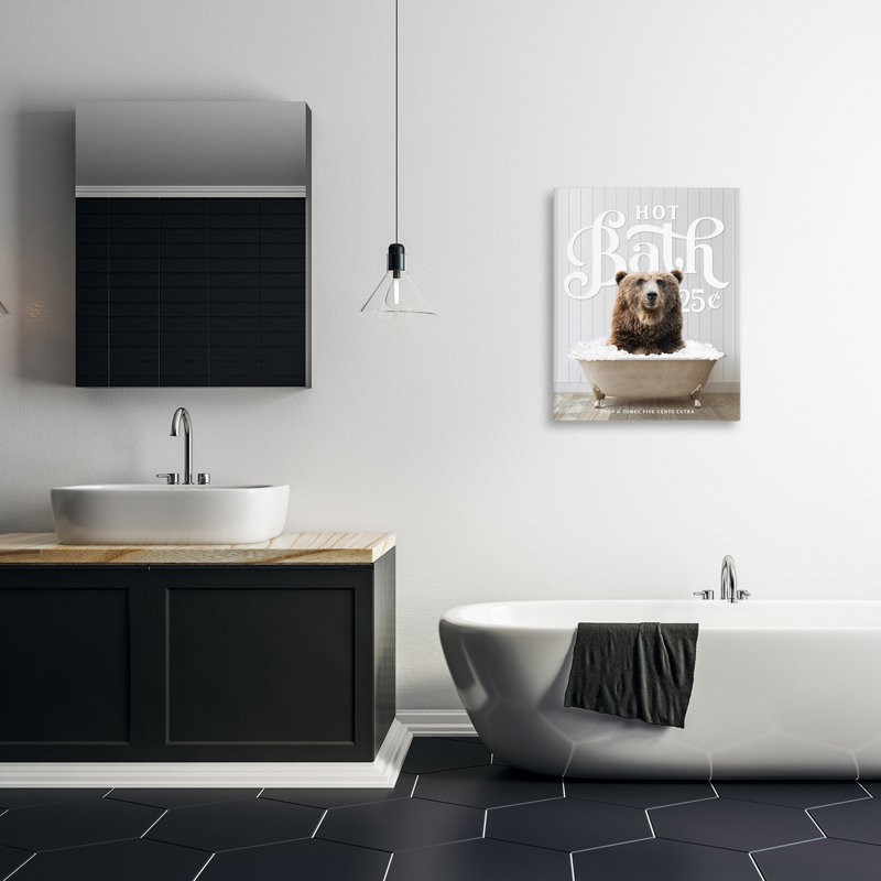 «Trinx Vintage Bathroom Bear», art de la giclée encadrée par lettrage et doublure, H 30 po x l 24 po x P 1,5 po
