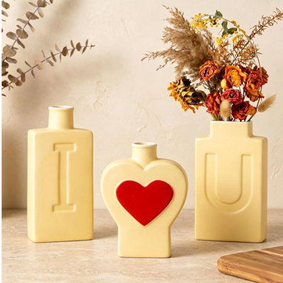 Ensemble de vases à cœur jaune