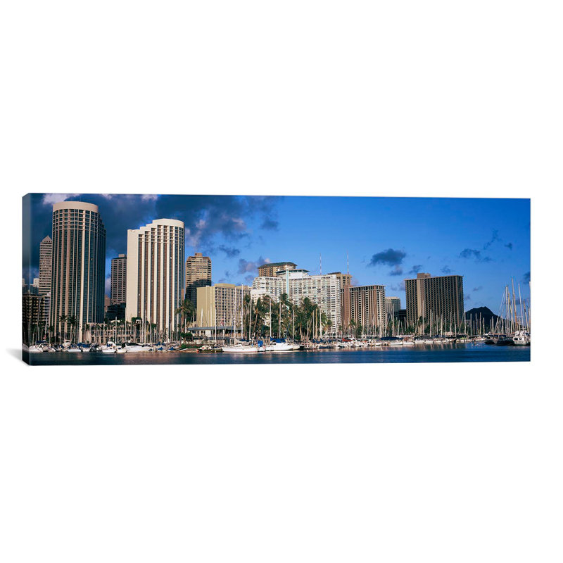 Bateau panoramique à quai, Honolulu, Hawaï 2010, reproduction de photo sur toile, H 12 po x l 36 po x P 1,5 po, Toile tendue