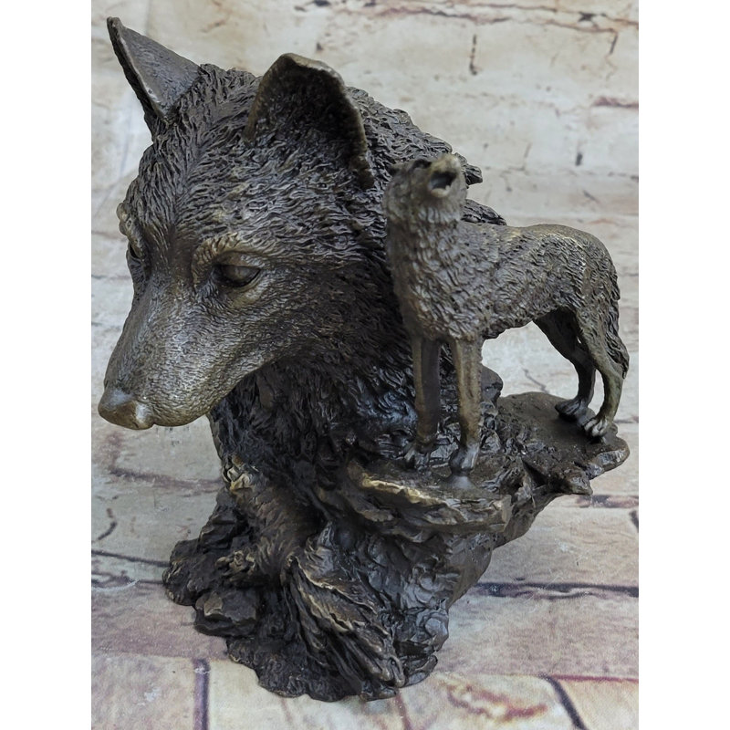 Figurine sculptée en bronze à motif de loup européen signée Milo Deco