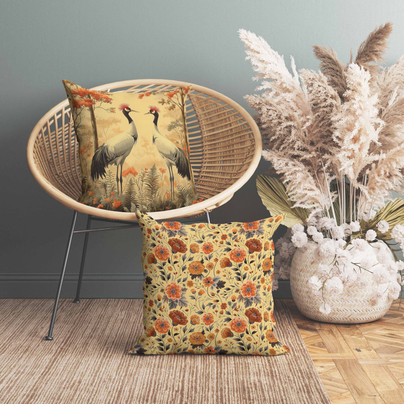 Coussin en faux suède Autumnal Cranes, Beige / Jaune / Orange, Carré 26 po