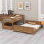 Lit empilé contemporain avec intégration de tablettes sans couture, affichage lumineux interactif et surface perforée modulaire-469240996