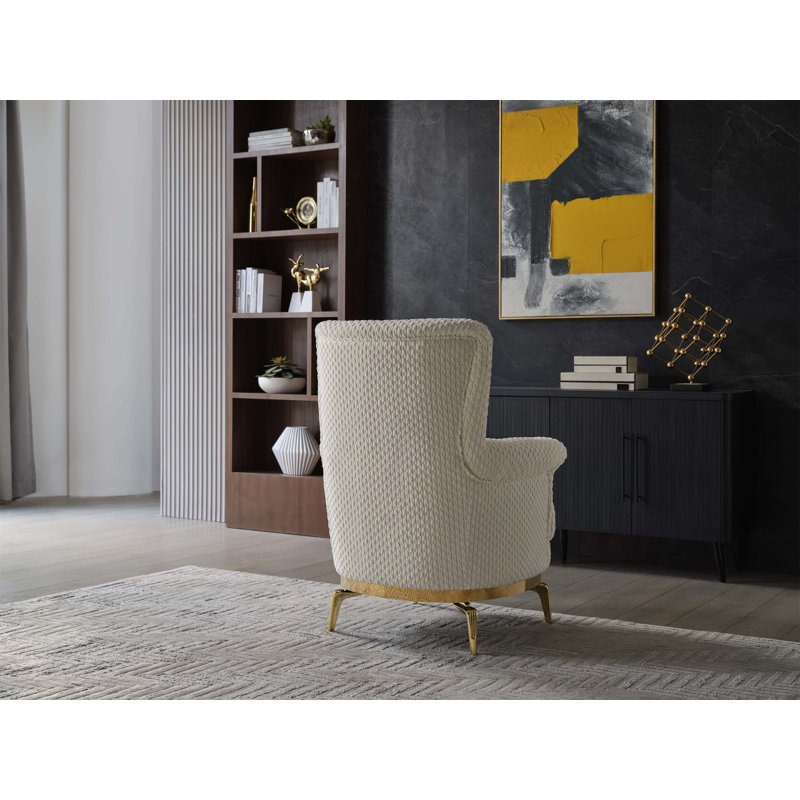 Chaise de style moderne Zoe avec structure en bois et accents dorés doux, combinant confort et élégance pour n'importe quelle pièce.