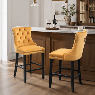Tabourets de bar contemporains rembourrés en velours avec décoration capitonnée à boutons et pieds en bois