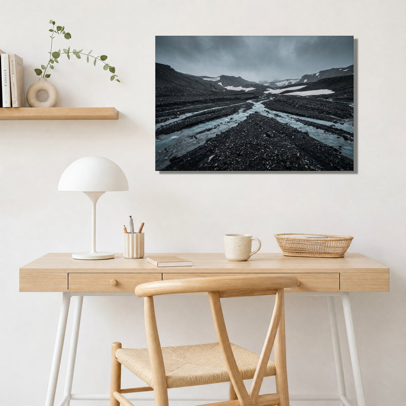 Tableau sur toile représentant une rivière bleu laiteux dans une vallée rocheuse sombre, H 24 po x l 36 po