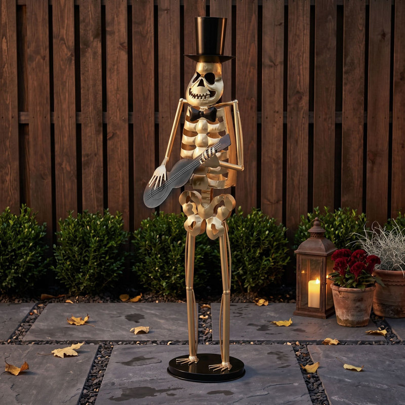 Statue de squelette en métal