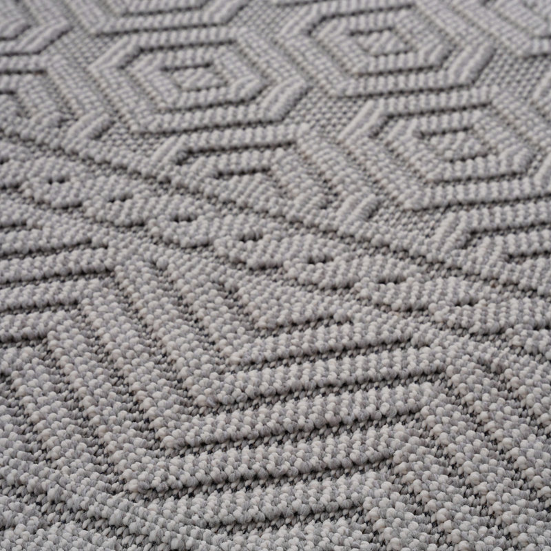White /Geometric Indoor/Outdoor Area Rug, Rectangle 5'3" x 7'6"