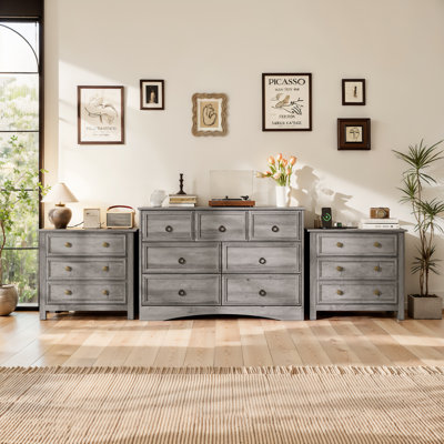 Ensemble de commode de chambre 3 pièces - commode 7 tiroirs et deux tables de chevet 3 tiroirs l 26,7 po avec station de recharge, gris délavé