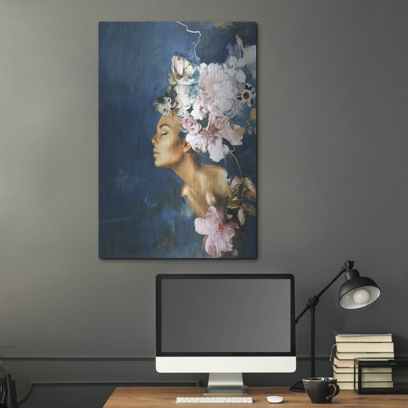  «Gold On Blue Couture» par Design Fabrikken, art mural en métal, H 36 po x l 24 po