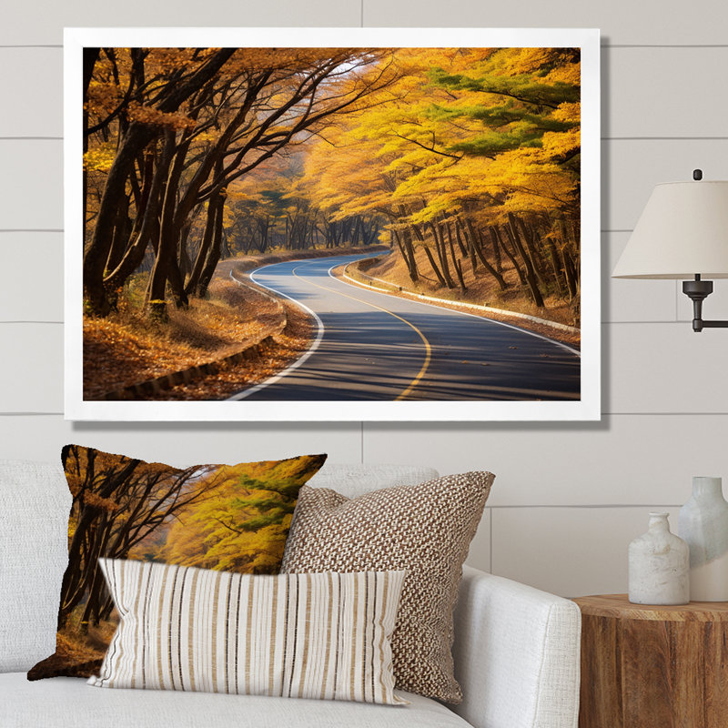 «Golden Road Into The Autumn Forest V» - art mural route, Cadre de coin blanc fermé, H 24 po x l 32 po x P 1 po