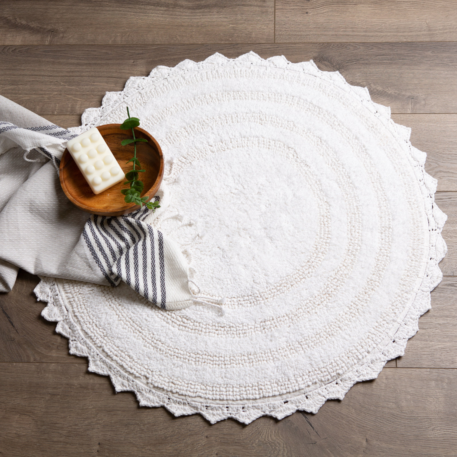 Lisk Circle Cotton Bath Rug, White