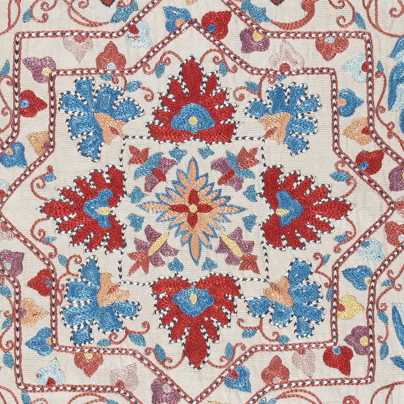 Suspension murale brodée 100% soie 20 x 33 po. Nouvelle nappe. Décoration murale Boho. Jeté moderne