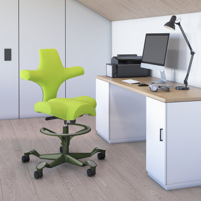 Fauteuil réglable en hauteur avec repose-pieds HœG Capisco