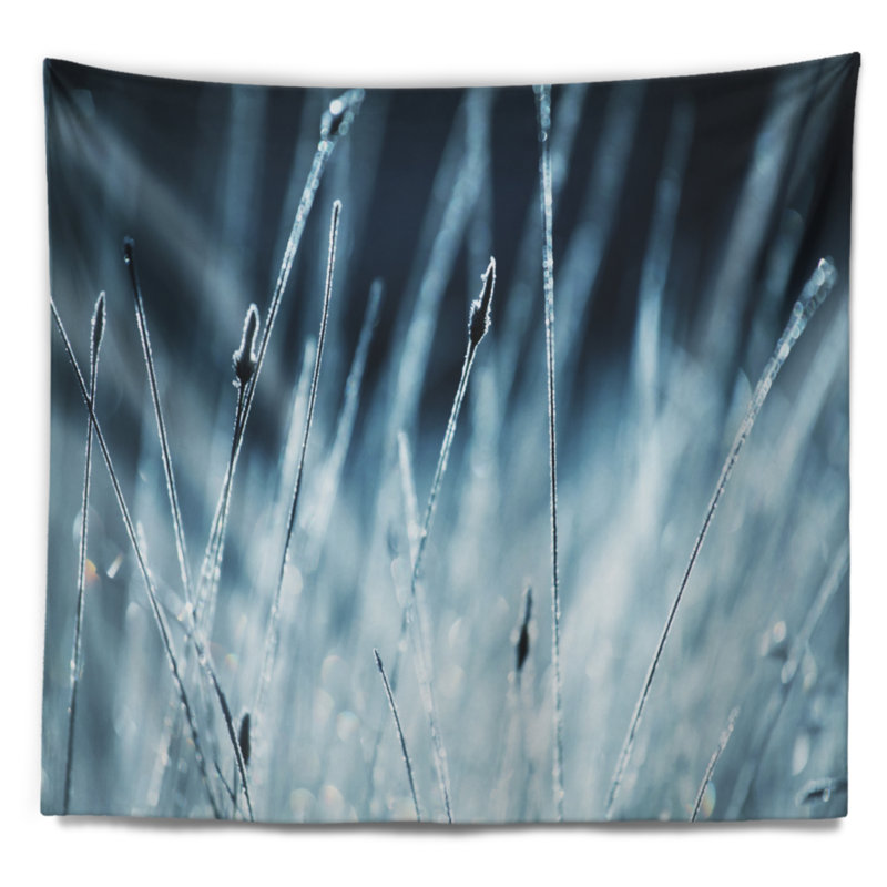 Tapisserie noire et blanche à motif floral, H 50 po x l 60 po
