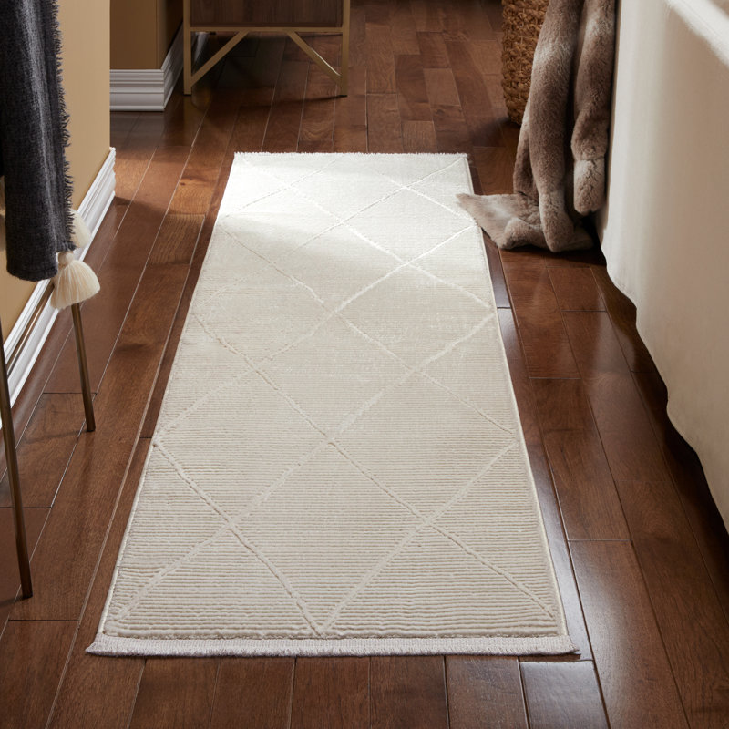 TOWN & COUNTRY LUXE Tretta Contemporary Diamonds Runner Area Rug with Plush High-Low Texture, Ivory, Runner 1'9" x 7'2"