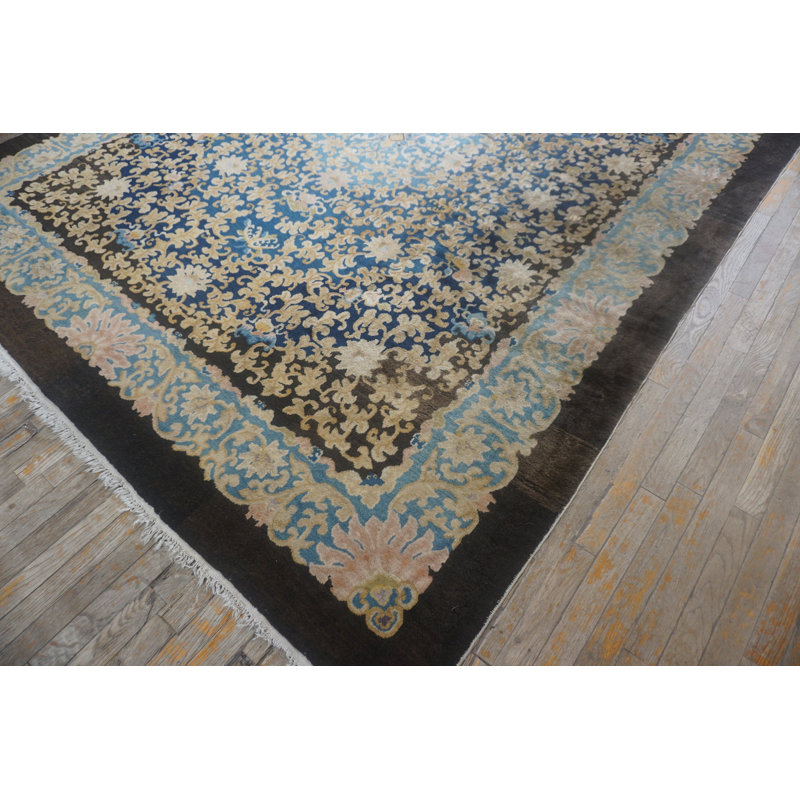 Tapis chinois antique à motif floral noué à la main des années 1920