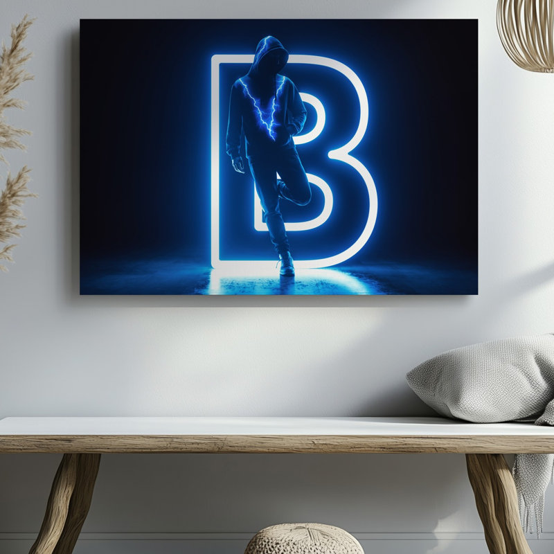 Toile, une figure solitaire vêtue d'un capuchon noir orné d'art mural, H 9 po x l 12 po