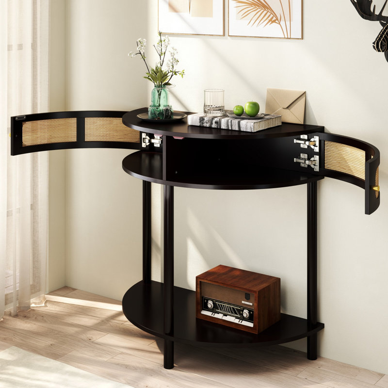 Demi-lune Intyre avec porte coulissante en rotin et tablette ouverte, Black