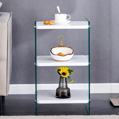 Trois niveaux de tables de chevet. La surface du panneau est en panneau de fibres à densité moyenne avec des autocollants blancs et les deux côtés sont en verre trempé transparent. La conception est simple et généreuse, avec une fonction de rangeme